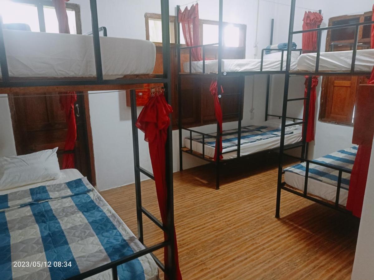 לואנג פרבאנג Aurora Backpackers Hostel מראה חיצוני תמונה