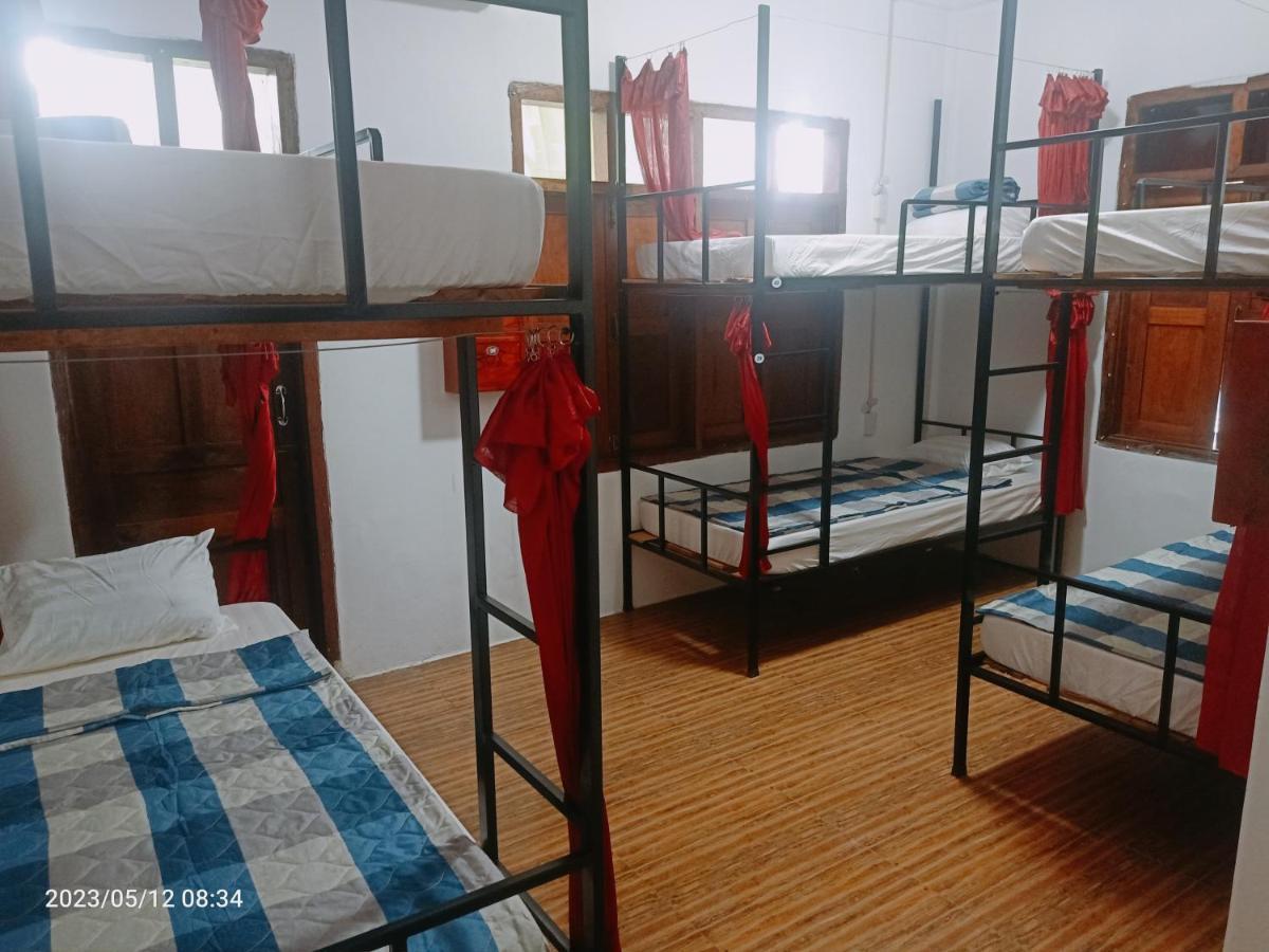 לואנג פרבאנג Aurora Backpackers Hostel מראה חיצוני תמונה