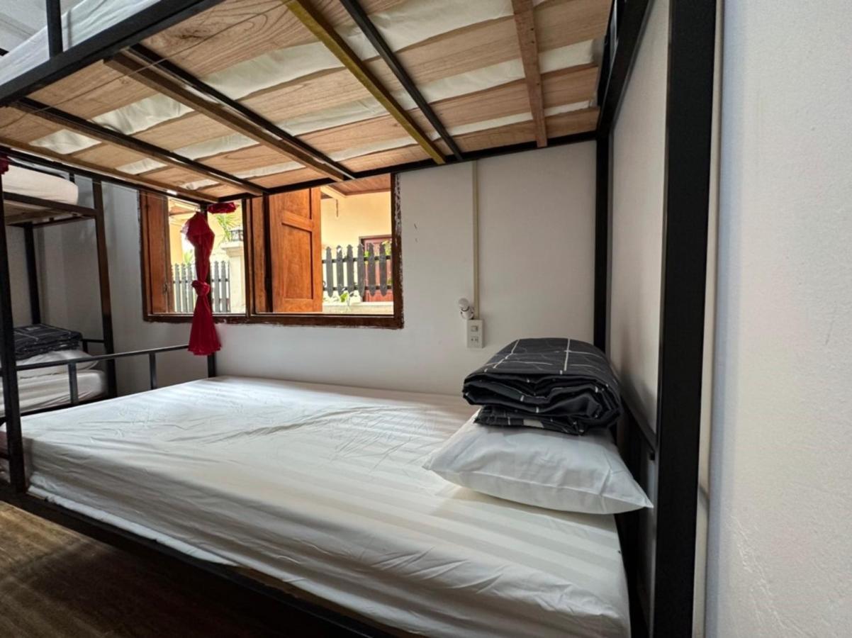 לואנג פרבאנג Aurora Backpackers Hostel מראה חיצוני תמונה