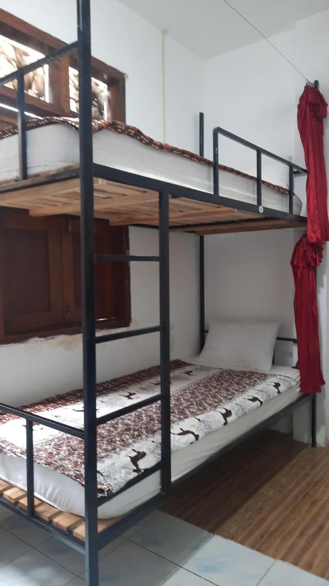 לואנג פרבאנג Aurora Backpackers Hostel מראה חיצוני תמונה
