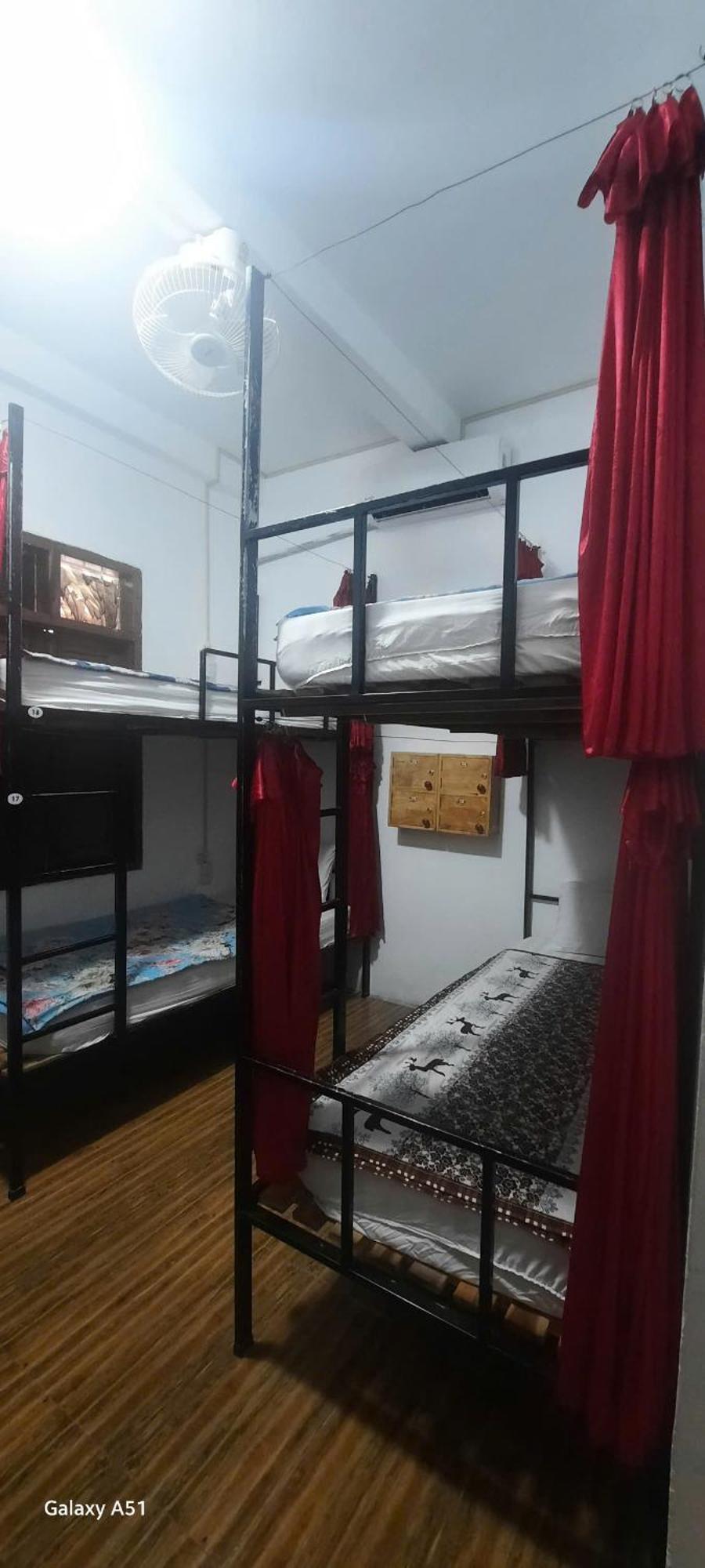 לואנג פרבאנג Aurora Backpackers Hostel מראה חיצוני תמונה