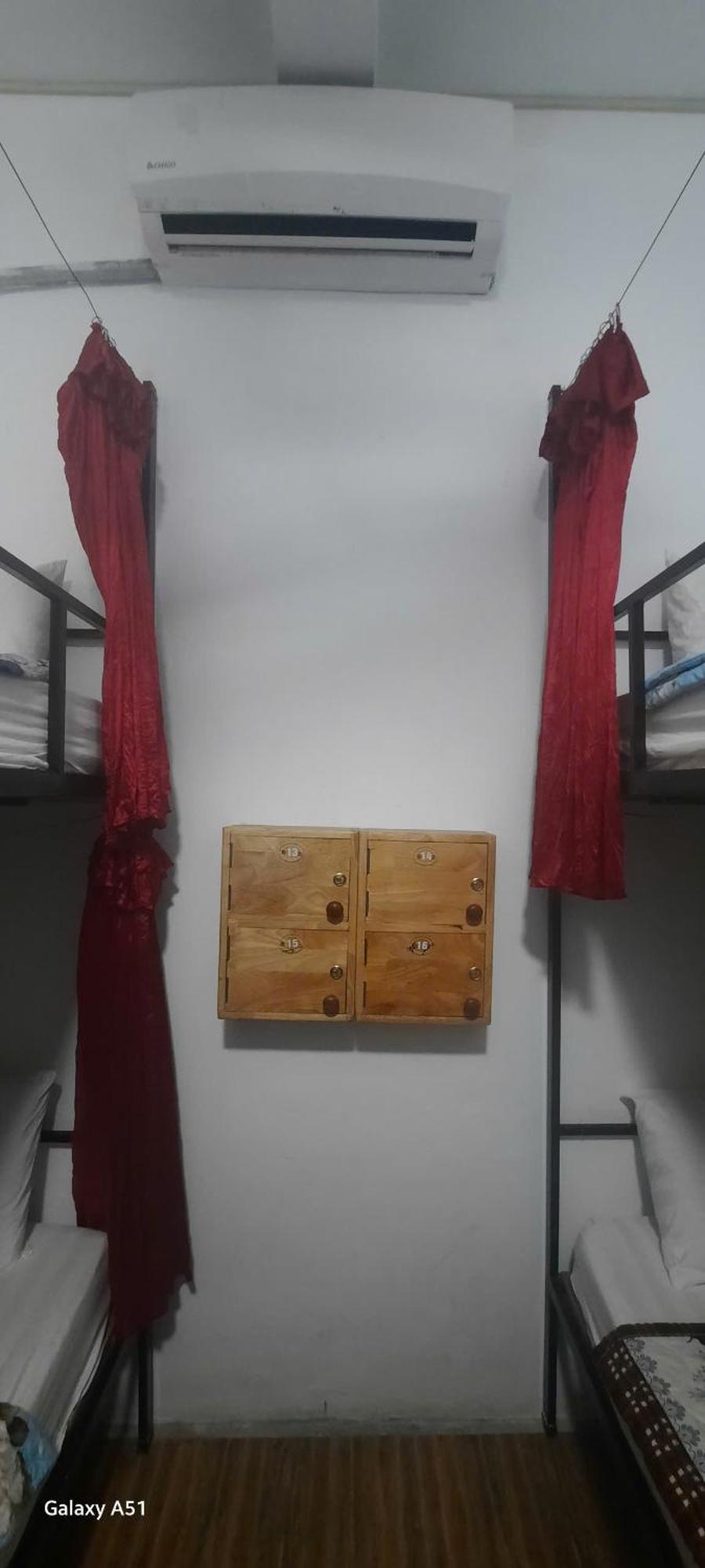לואנג פרבאנג Aurora Backpackers Hostel מראה חיצוני תמונה