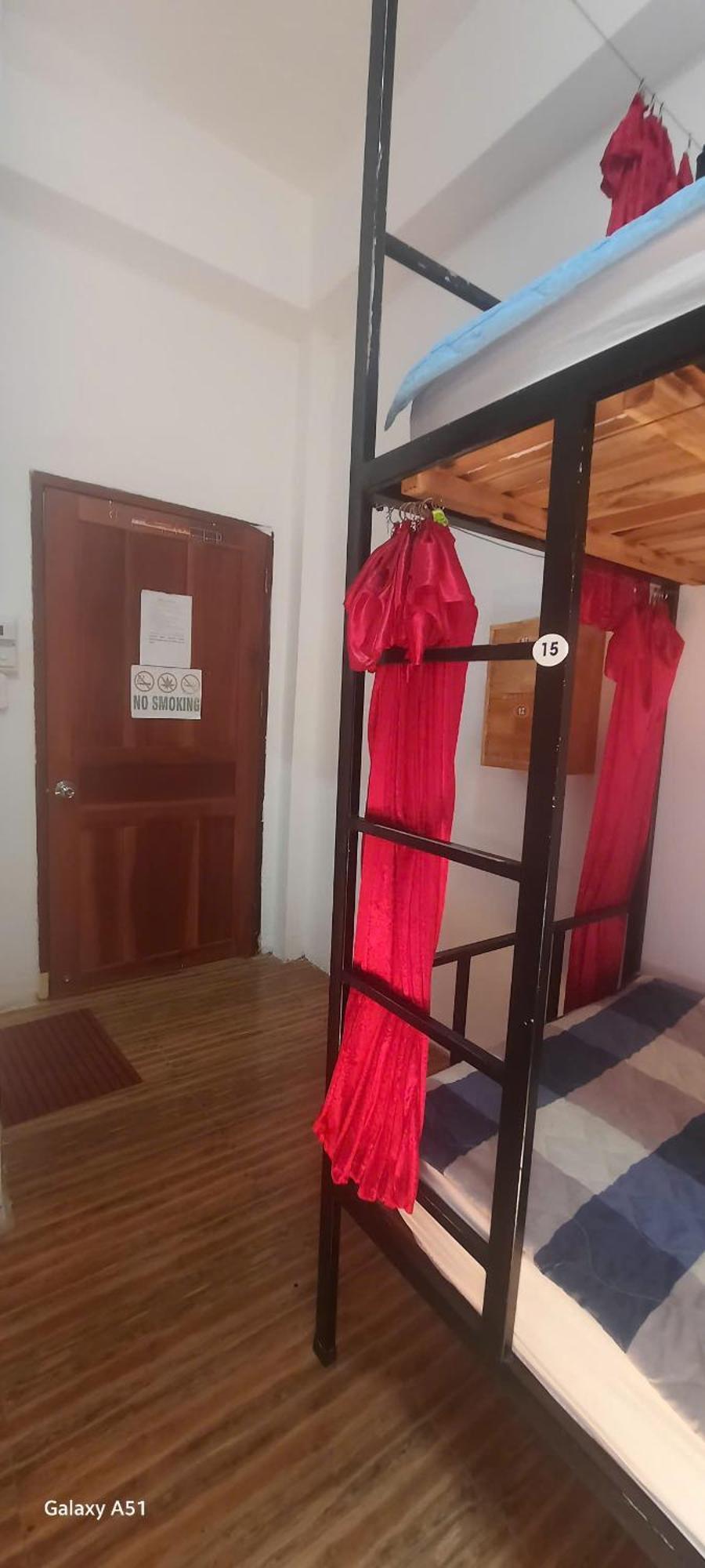 לואנג פרבאנג Aurora Backpackers Hostel מראה חיצוני תמונה
