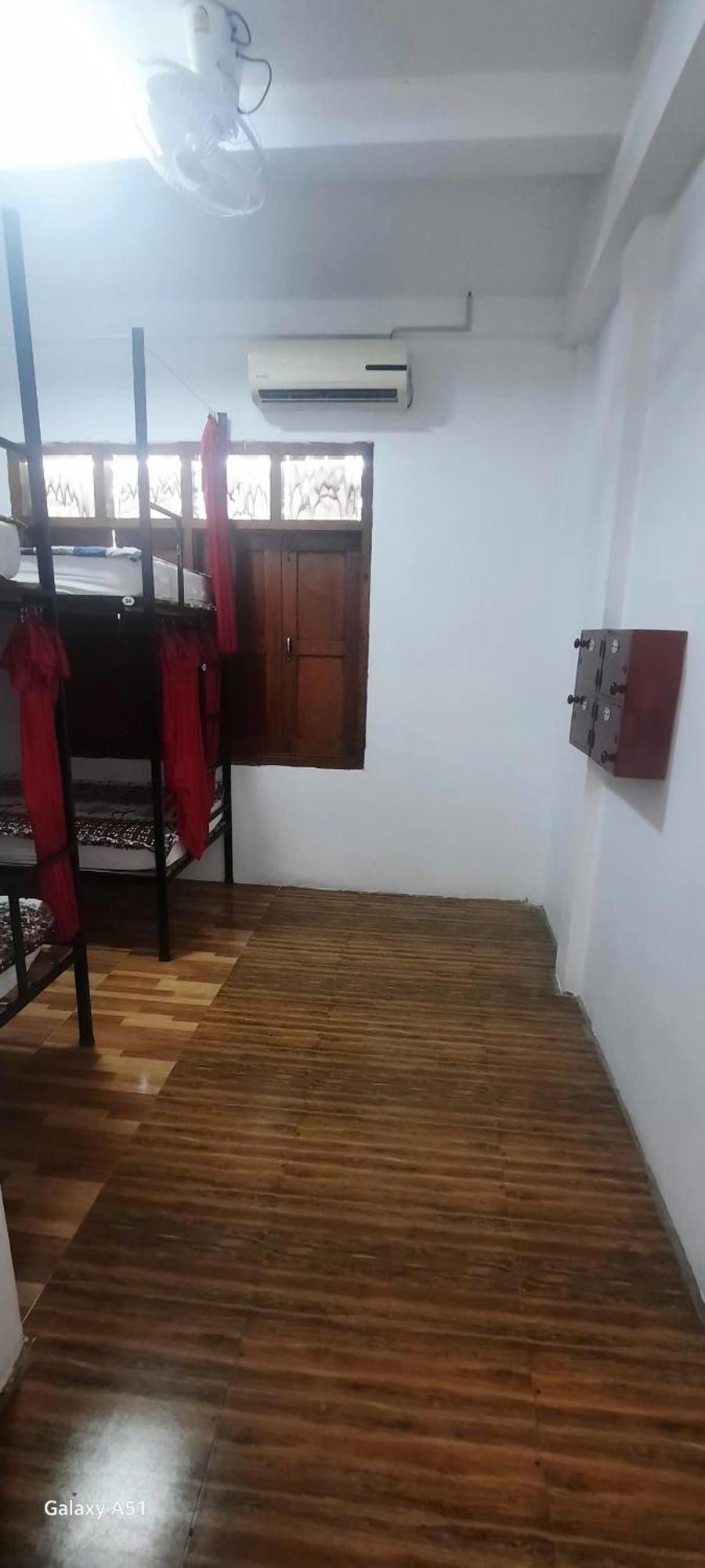 לואנג פרבאנג Aurora Backpackers Hostel מראה חיצוני תמונה