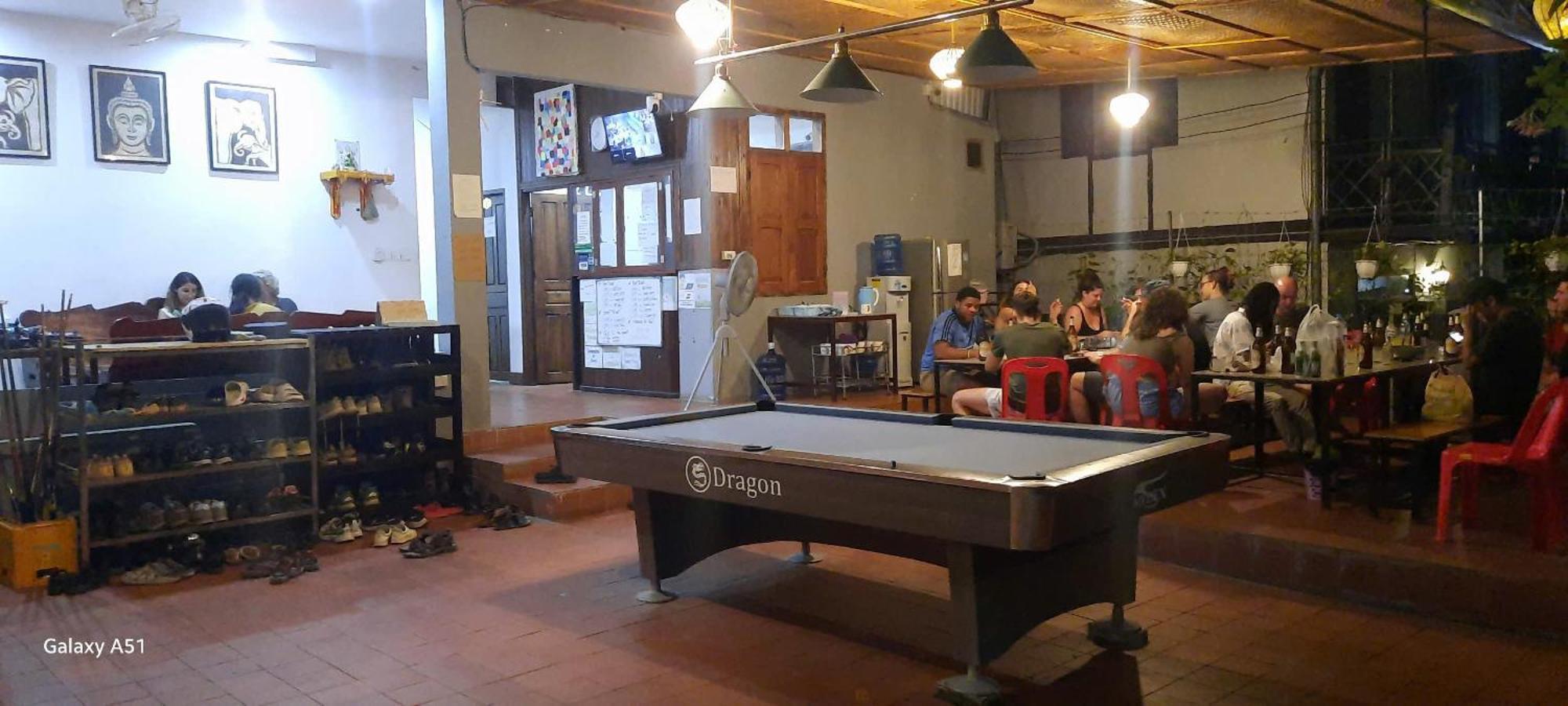 לואנג פרבאנג Aurora Backpackers Hostel מראה חיצוני תמונה
