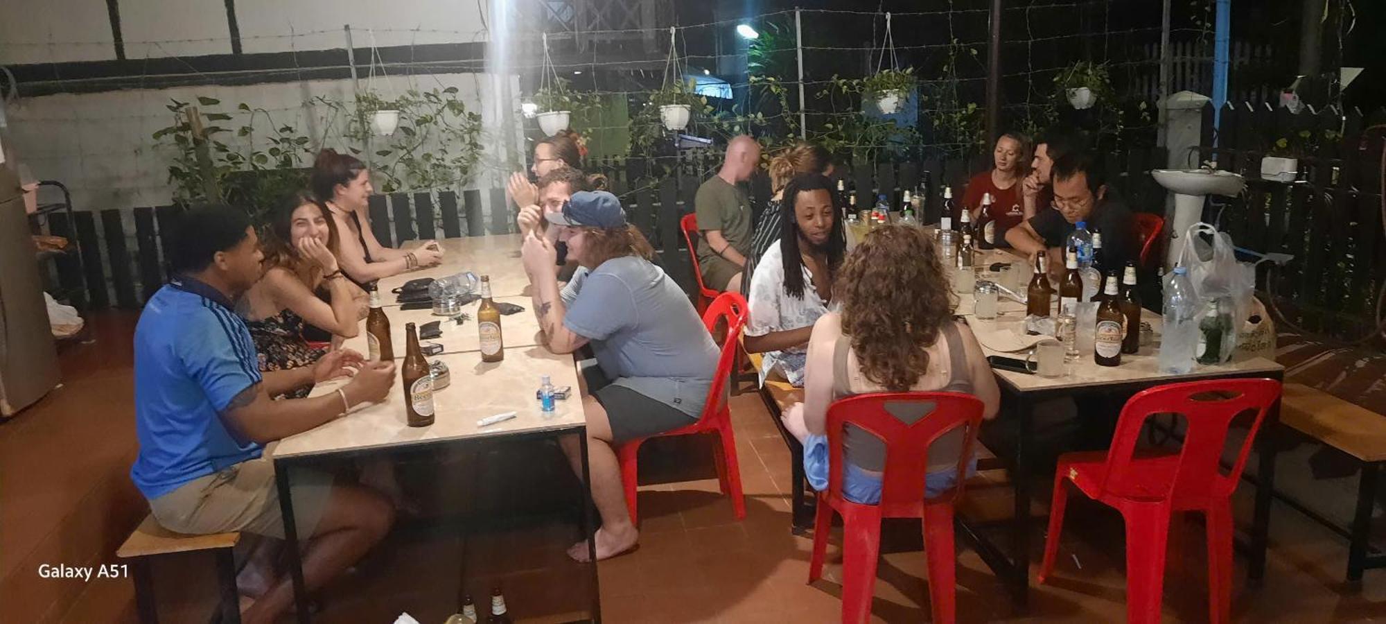 לואנג פרבאנג Aurora Backpackers Hostel מראה חיצוני תמונה